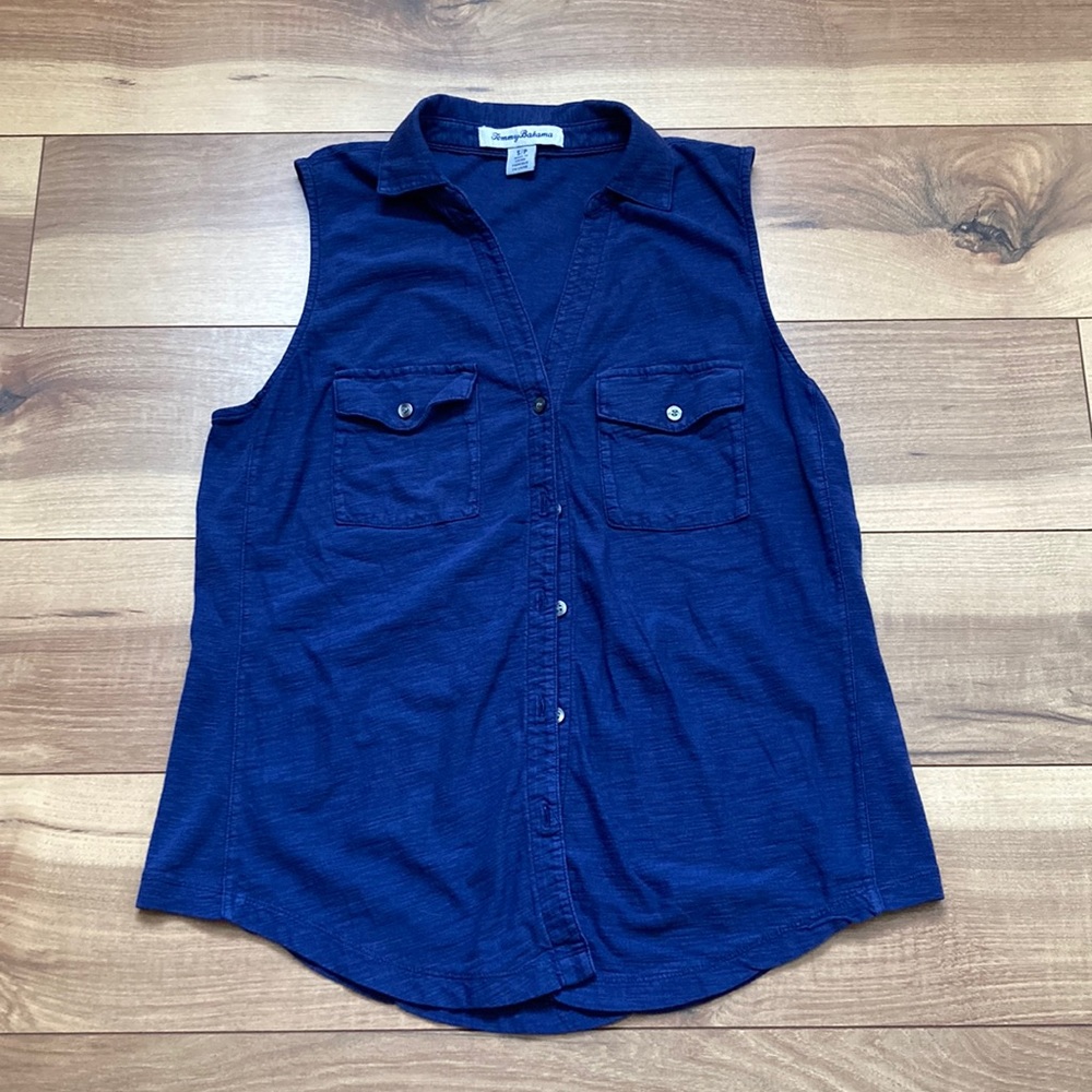 Tommy Bahama navy sleeveless button down top. Size S